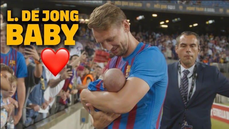 💙❤️ Luuk De Jong Receives Affection From Camp Nou 💙❤️